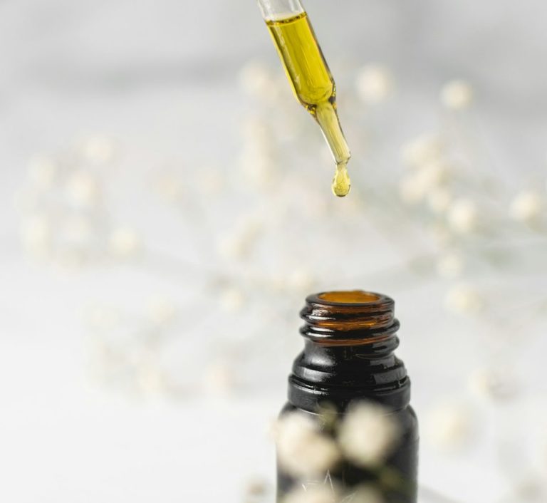 Ätherisches Öl zur ergänzenden Aromaöltherapie bei Hunden